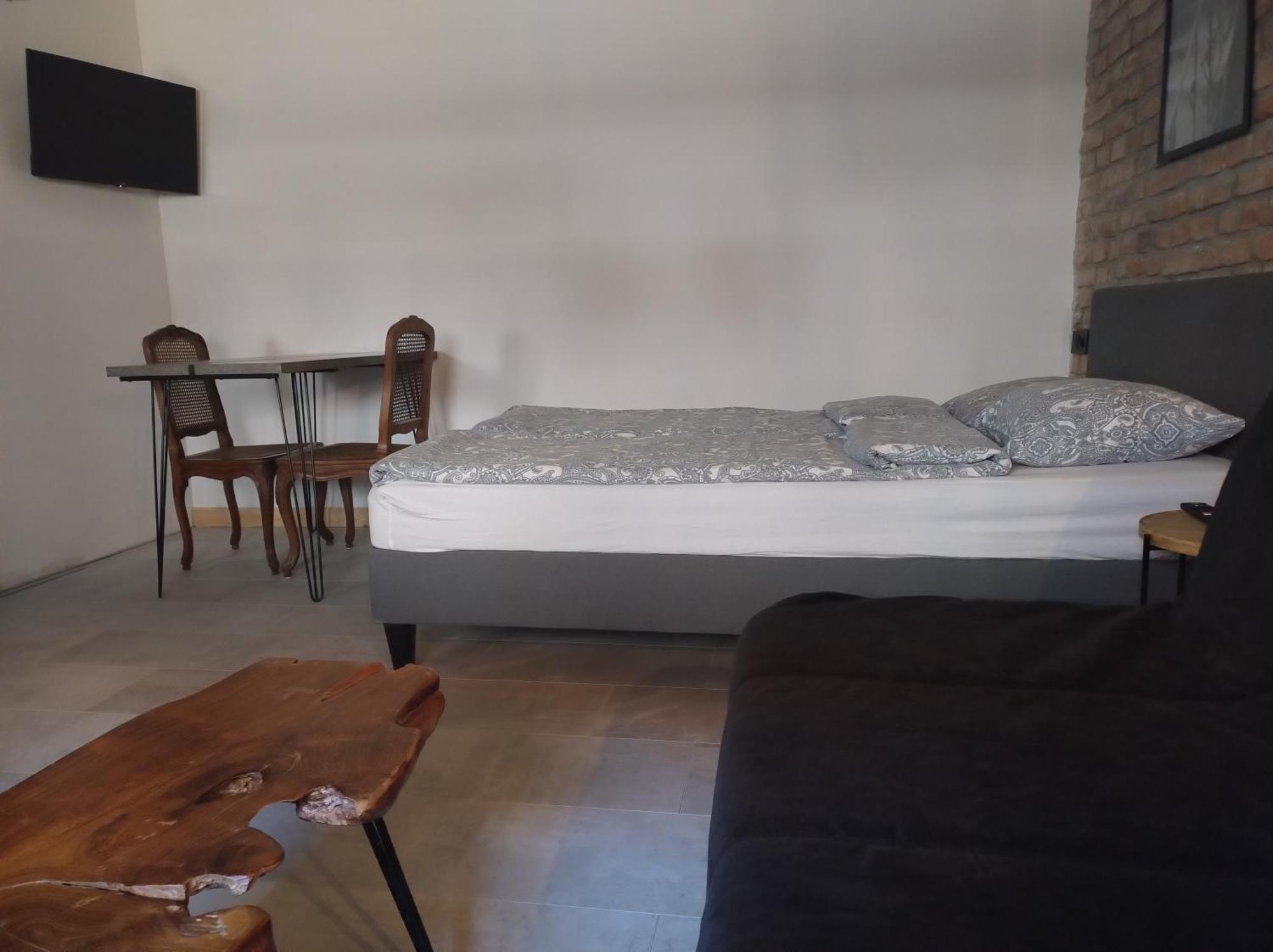 Motyl Apartamenty Studio Lub Pokoj Z Lazienka Bytom Exterior foto